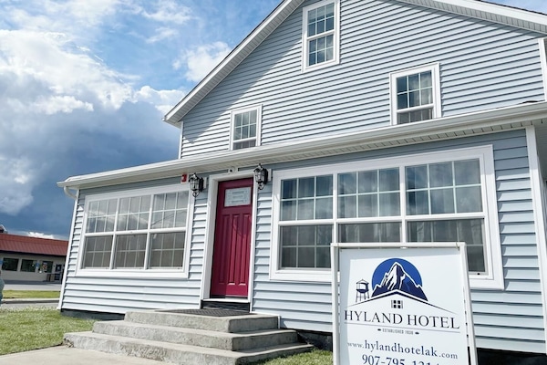 Hyland Hotel front side