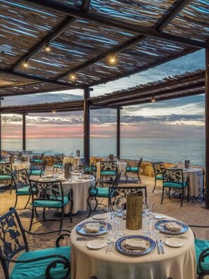 Outdoor dining - Spectacular ocean view, penthouse condo at Grand Solmar at Land’s End (Cabo San Lucas)