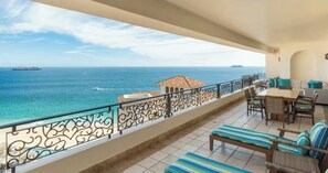 Outdoor dining - Spectacular ocean view, penthouse condo at Grand Solmar at Land’s End (Cabo San Lucas)
