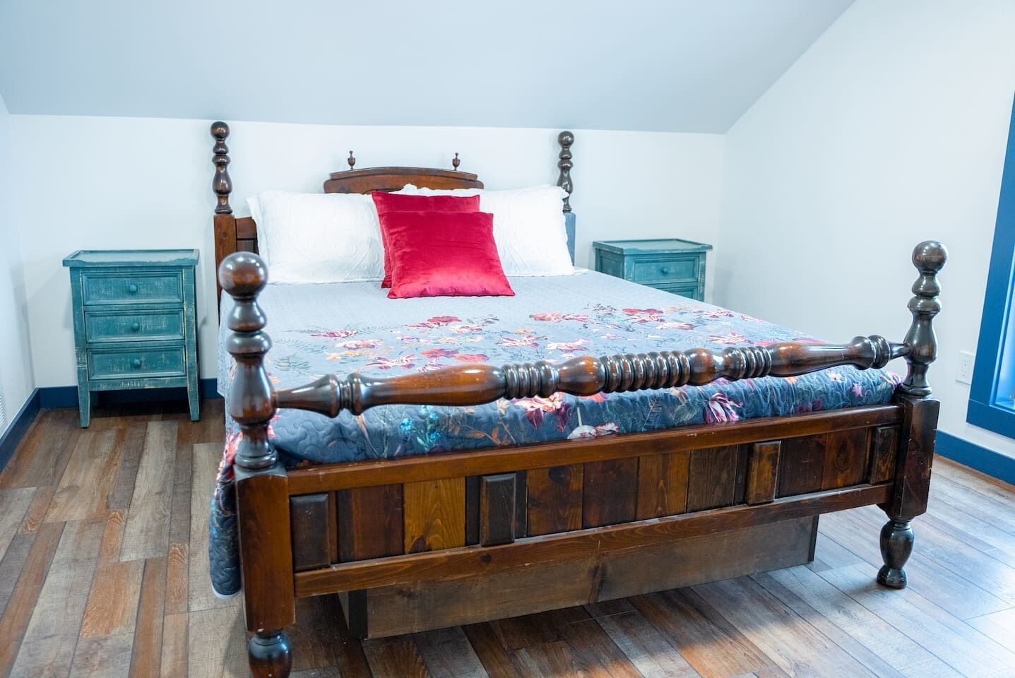 1 bedroom, iron/ironing board, internet, bed sheets