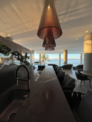Bar (on property) - Spacious 3-brdm apartment near charming beach towns: security, bay access & gym (Bucerías)