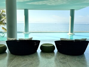 Outdoor pool, a heated pool - Spacious 3-brdm apartment near charming beach towns: security, bay access & gym (Bucerías)