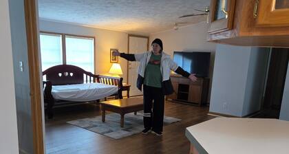 Welcoming 3-bedroom house with AC in charming Milford.
