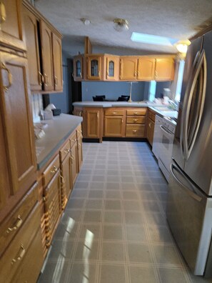 Microondas, horno, parrilla de estufa y lavavajillas