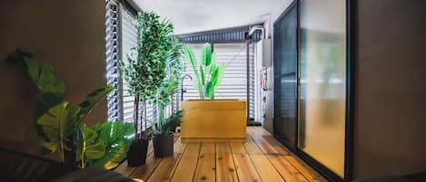 Apartamento Deluxe | Baño | Zapatillas y bidé