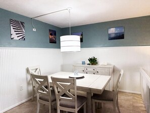 Dining - Tamarind 2BR – Pool, Boat Slips & Beach (Englewood)