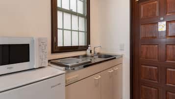 Deluxe Double Room, Bay View | Private kitchen