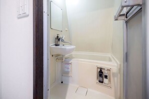 ห้องดีลักซ์ดับเบิล, วิวอ่าว | ห้องน้ำ | รองเท้าสวมภายในห้อง