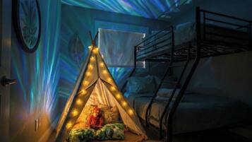 3 bedrooms, desk, iron/ironing board, travel crib
