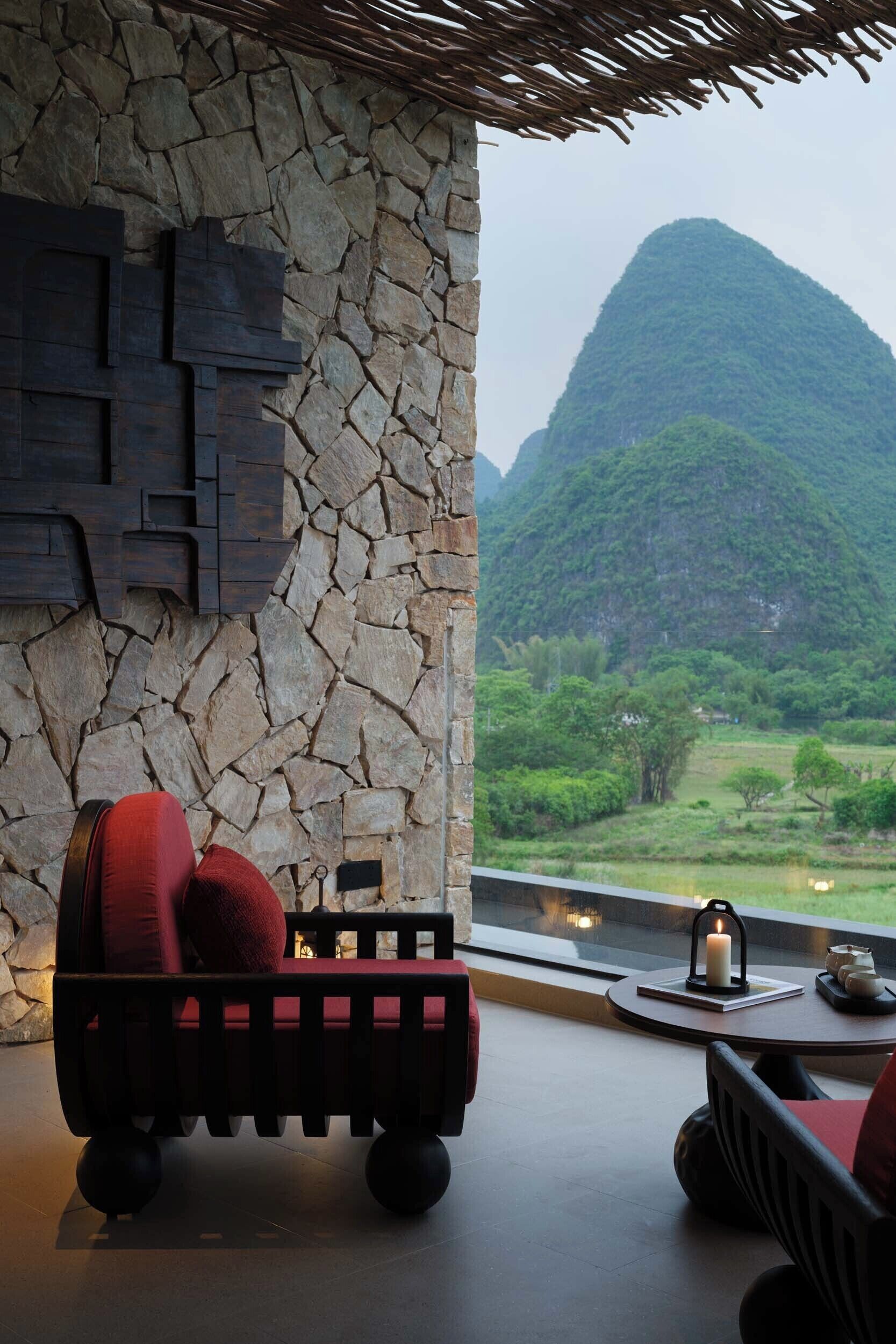 奢華套房, 山景 | 迷你吧贈品、書桌、遮光窗簾/窗簾、熨斗/熨衫板