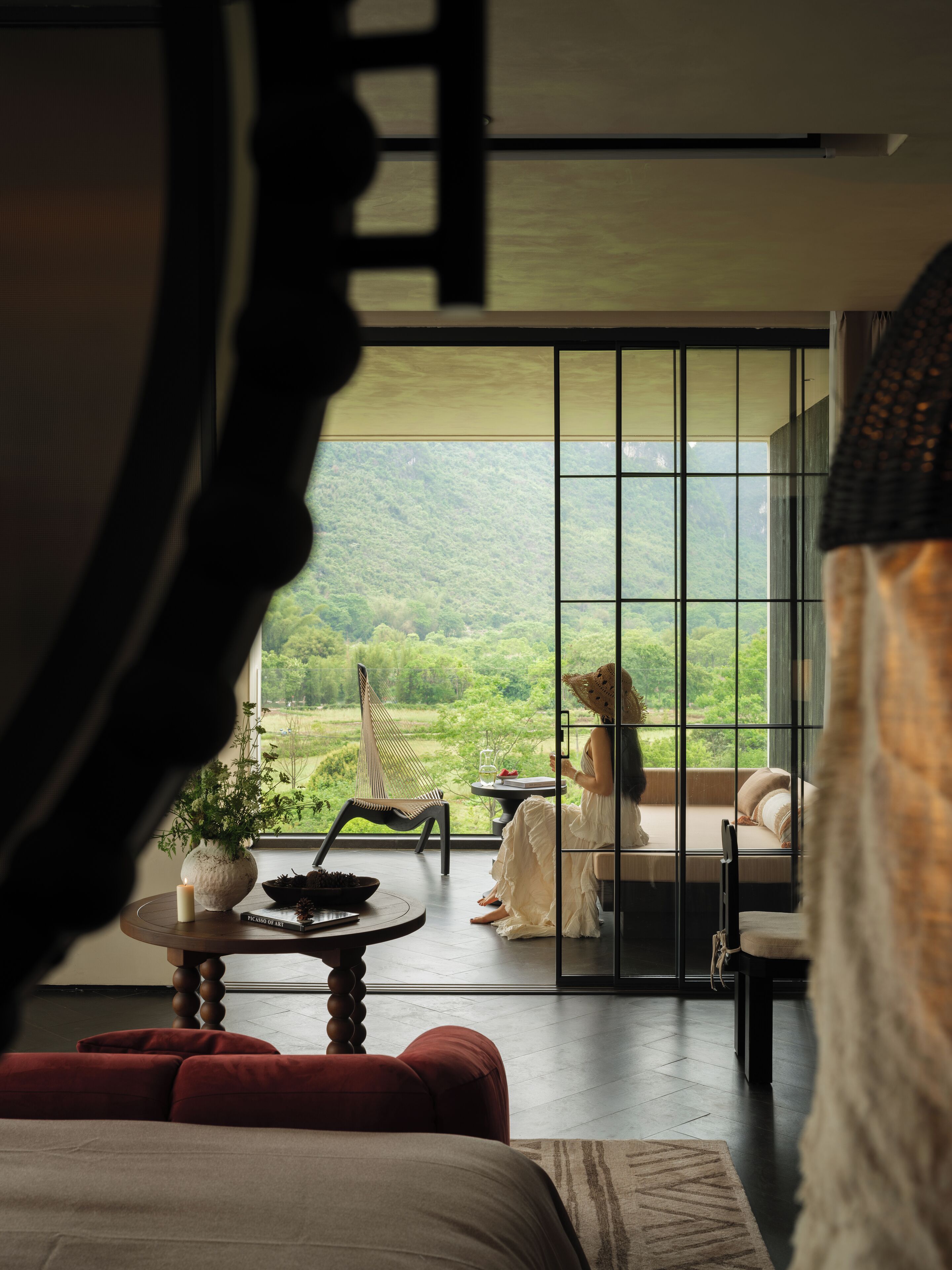 Minibar con artículos gratuitos, escritorio y cortinas blackout 