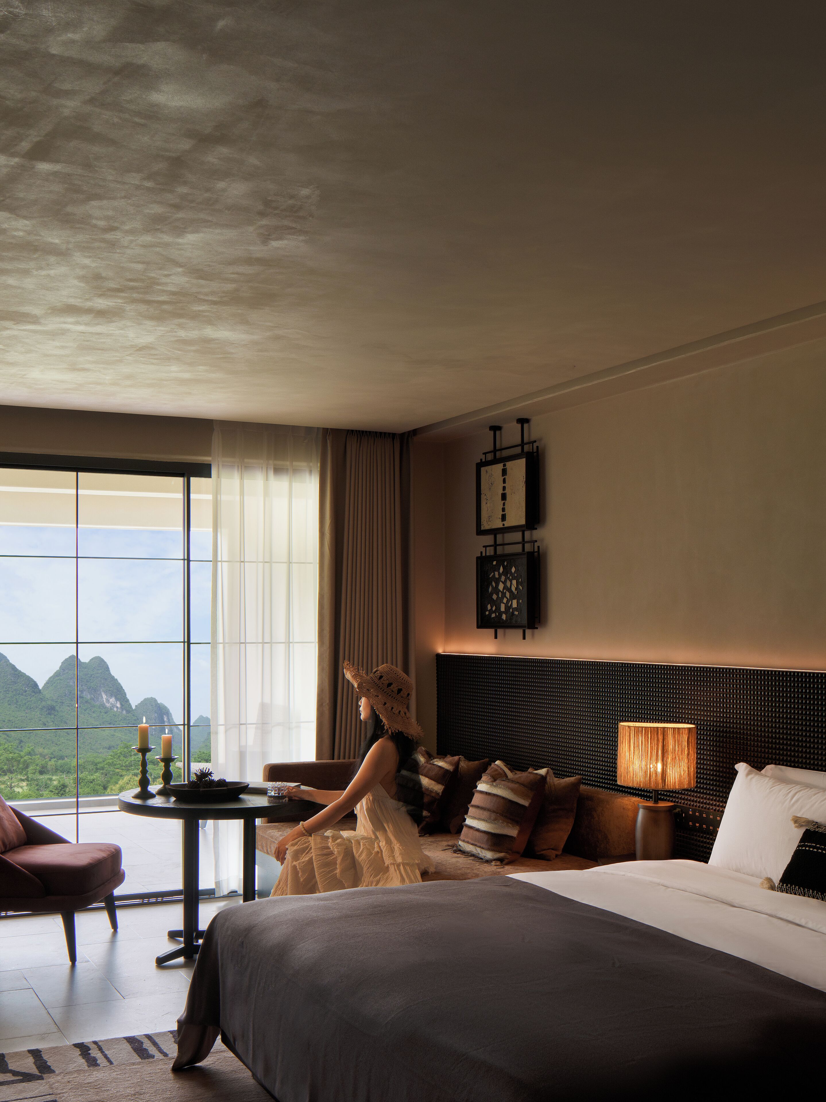 Dobbeltrom – classic, utsikt mot høyde | Minibar (inkludert), skrivebord, blendingsgardiner og strykejern/-brett