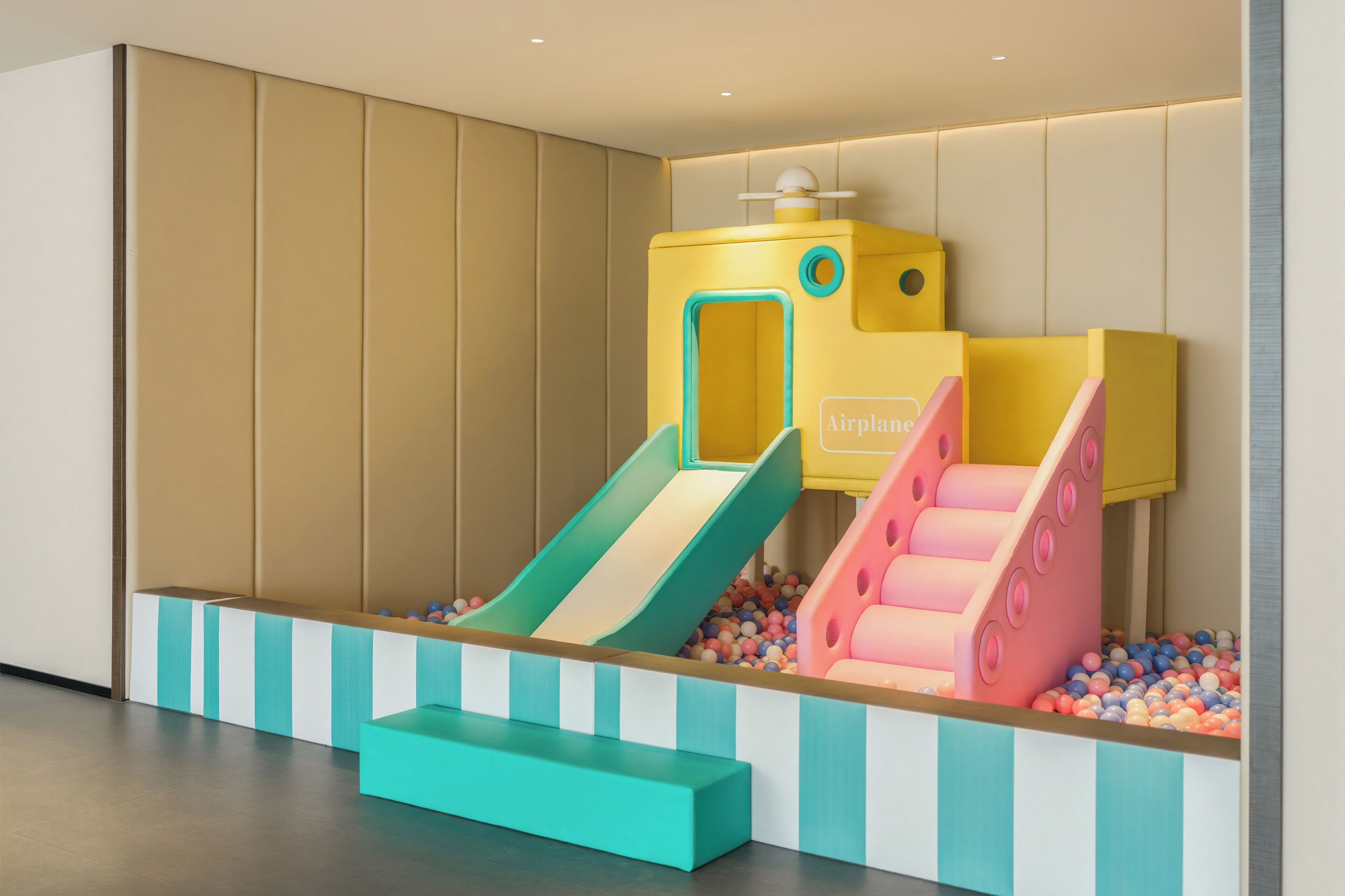 Área de juegos infantiles bajo techo