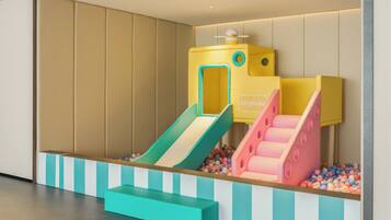 Área de juegos infantiles bajo techo