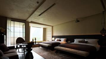 Family Twin Room, Hill View | Bar mini percuma, meja, langsir/tirai gelap terus