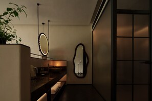 Chambre Double Tradition, vue colline | Coin séjour | Jouets