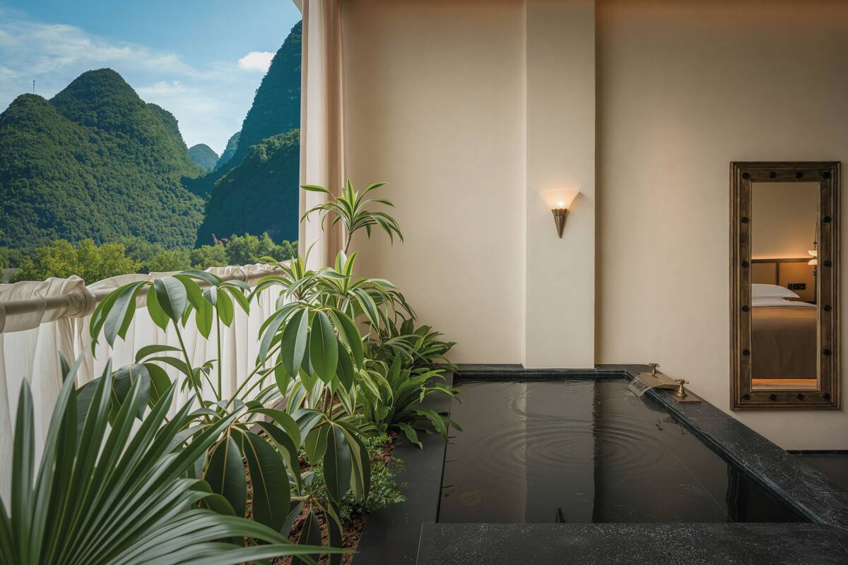 Deep-soaking bathtub