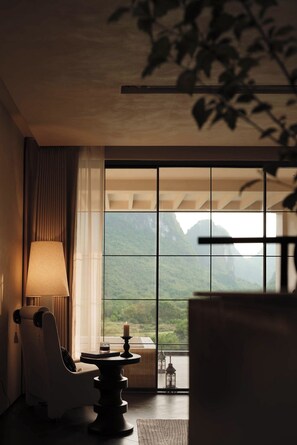 Articles gratuits dans le mini-bar, bureau, rideaux occultants