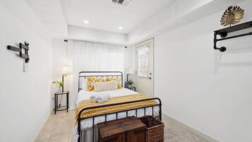 Iron/ironing board, travel cot, free WiFi, bed sheets