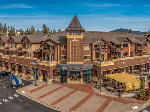 Exterior - Your Downtown Playpad- Family Condo In Riverstone (Coeur d`Alene)