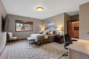 3 Schlafzimmer, Schreibtisch, Bügeleisen/Bügelbrett, Reisekinderbett