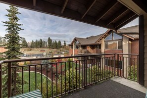 Property grounds - Your Downtown Playpad- Family Condo In Riverstone (Coeur d`Alene)