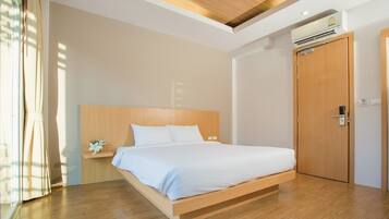 Deluxe Double Room, Balcony, City View | Peti besi dalam bilik, Wi-fi percuma