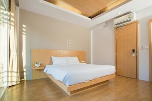 Deluxe Double Room, Balcony, City View | Peti besi dalam bilik, Wi-fi percuma