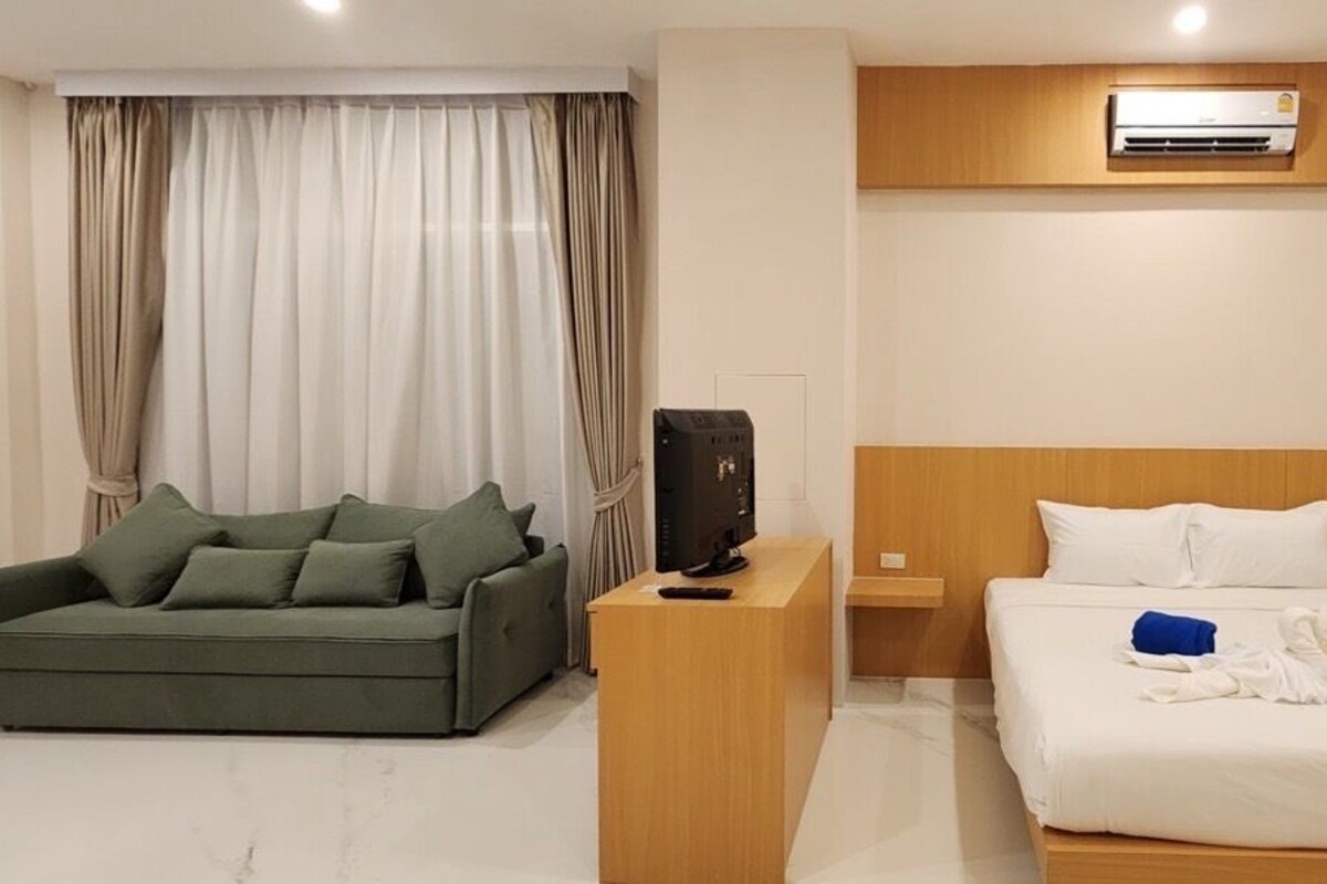 In-room safe, soundproofing, free WiFi