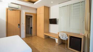 Deluxe-værelse med 2 enkeltsenge - balkon - byudsigt | Pengeskab på værelset, gratis Wi-Fi