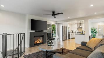 House (6 Bedrooms) | Interior