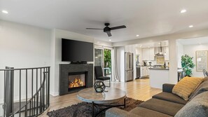 House (6 Bedrooms) | Interior