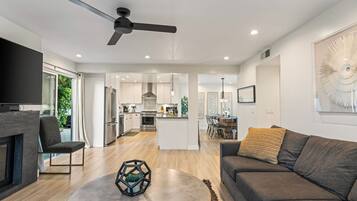 House (6 Bedrooms) | Interior