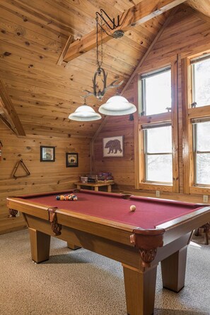 Games room - Cozy Bear Cabin - Log Cabin Soul, Nashville Heart (Nashville)