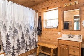 Boblebad, hårføner, håndklær og såpe