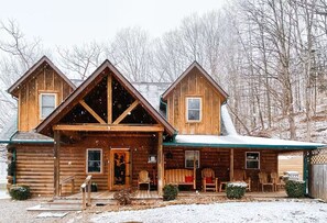 Exterior - Cozy Bear Cabin - Log Cabin Soul, Nashville Heart (Nashville)