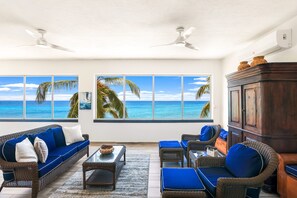 Living area - Oceanfront 3BR Condo, Pool, Direct Beach Access (Cole Bay)