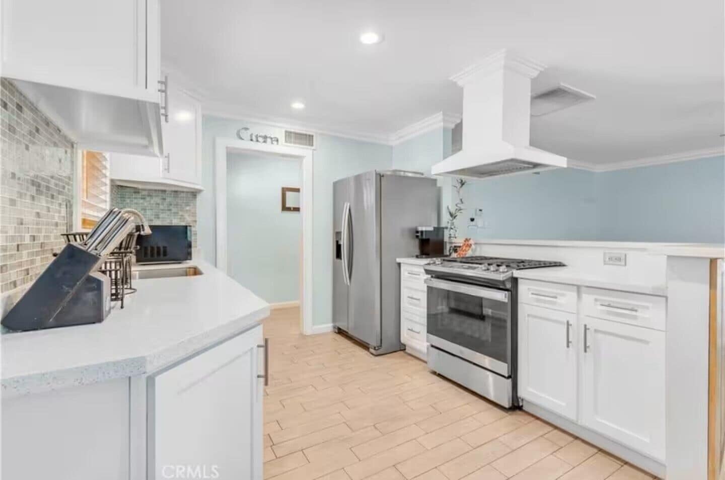 Microondas, horno, placa de cocina y lavavajillas