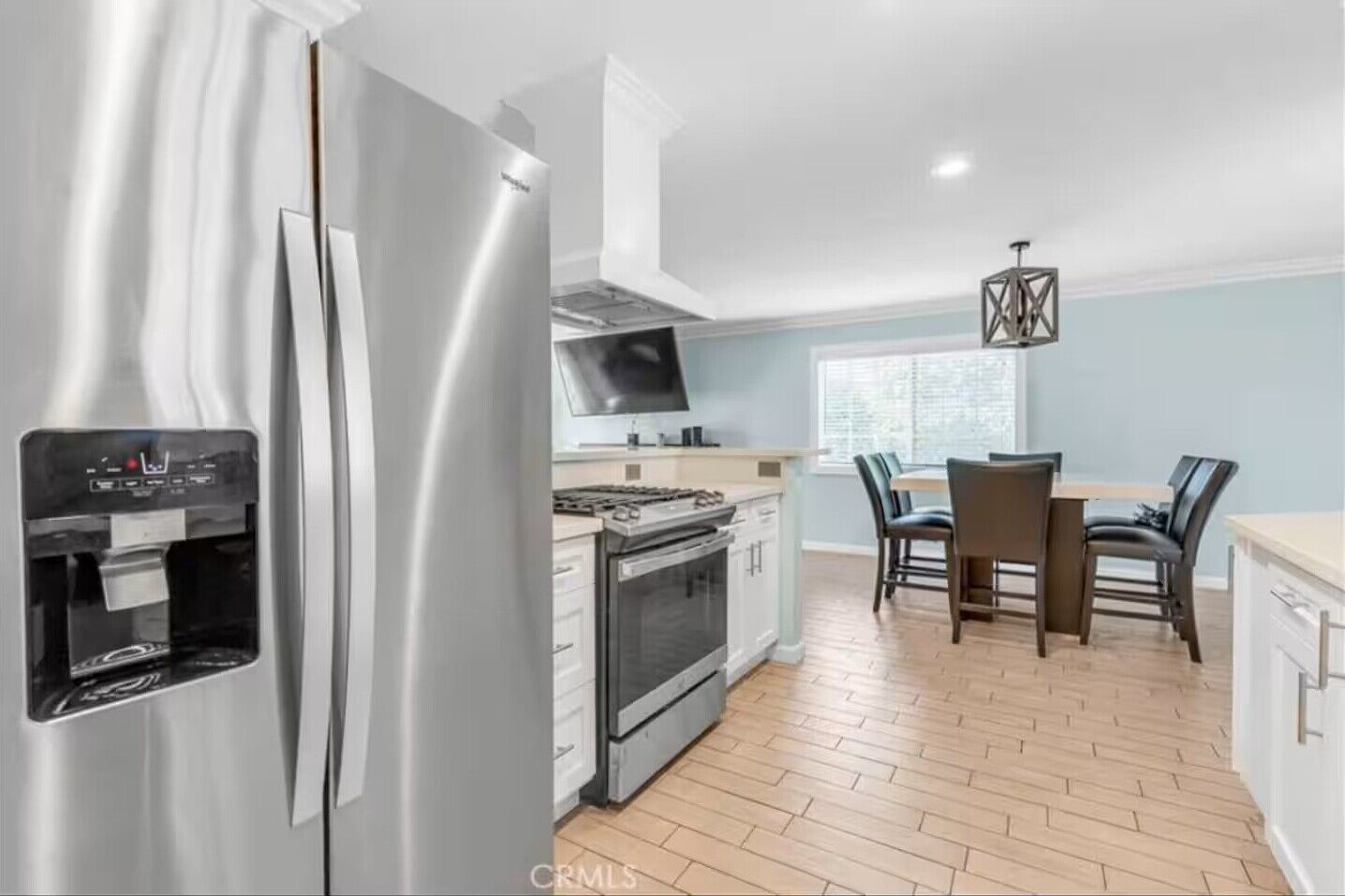 Microondas, horno, placa de cocina y lavavajillas