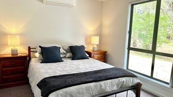 2 bedrooms, iron/ironing board, bed sheets