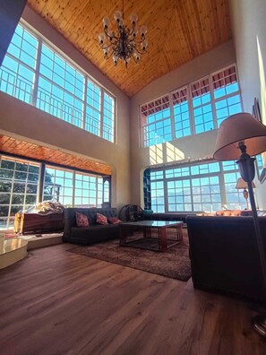 42-inch Smart TV with digital channels, fireplace