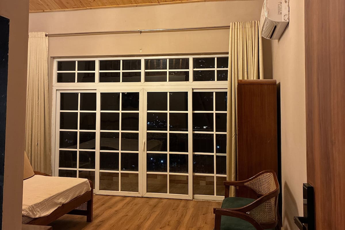 Villa Premium, balcón, vistas a la montaña | Ropa de cama de alta calidad, colchones viscoelásticos, caja fuerte