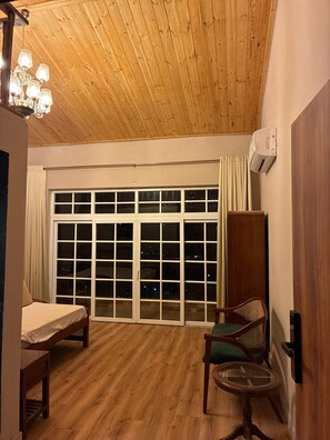 Villa Premium, balcón, vistas a la montaña | Ropa de cama de alta calidad, colchones viscoelásticos, caja fuerte