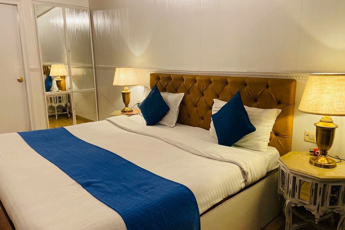 مكتب ومساحة عمل للكمبيوتر المحمول وواي فاي مجانًا