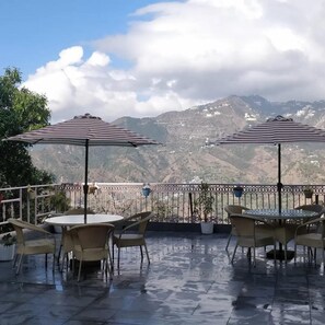 Terrace/patio - Pax & Opis Luxury Villa (Mussoorie)