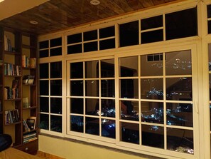 Fireplace, books - Pax & Opis Luxury Villa (Mussoorie)