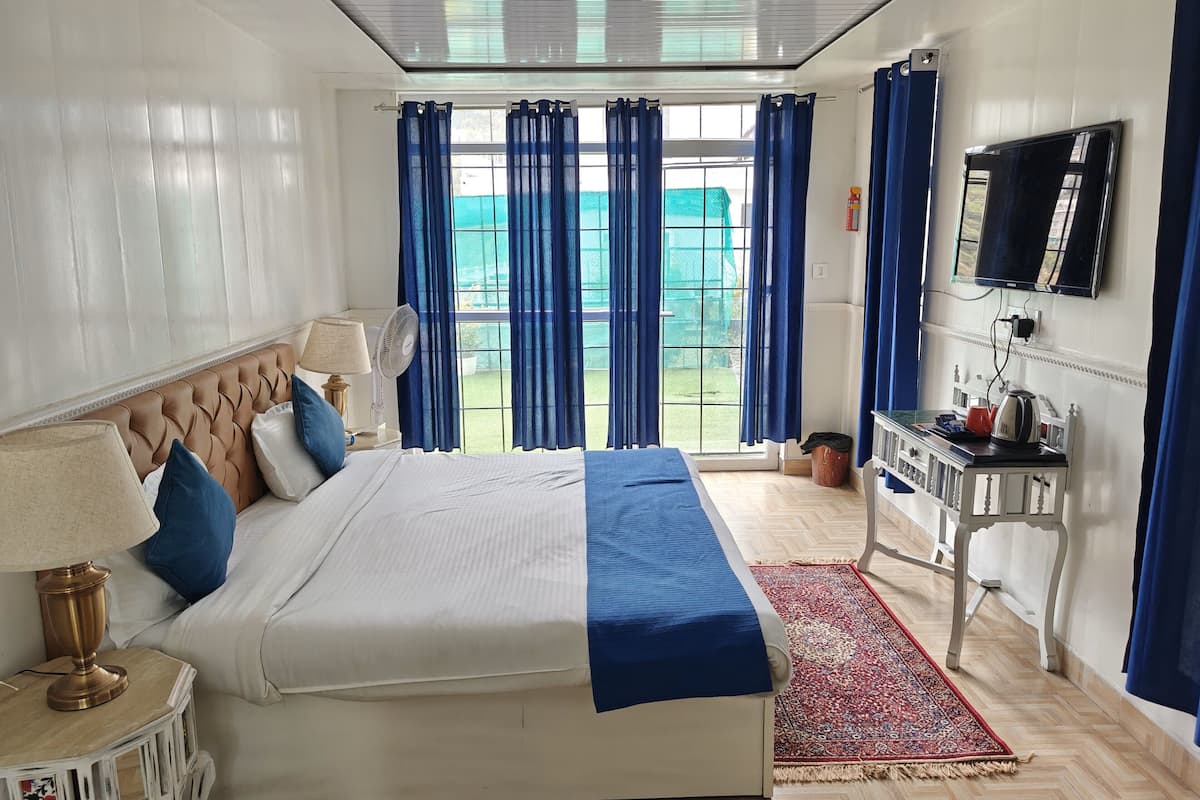 Family Villa, Balcony, Mountain View | Desk, laptop workspace, free WiFi