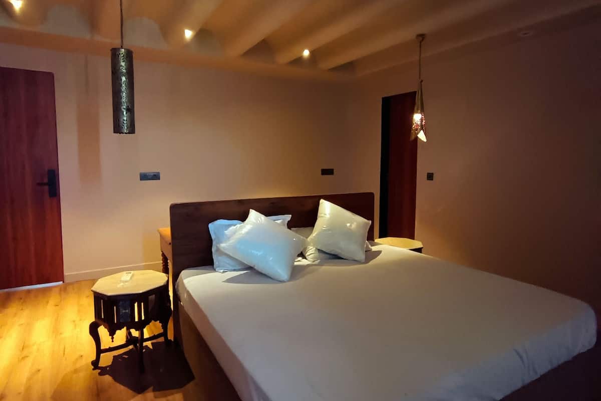 Premium-huvila, parveke, vuoristonäköala | Ylelliset vuodevaatteet, memory foam -patjalliset sängyt