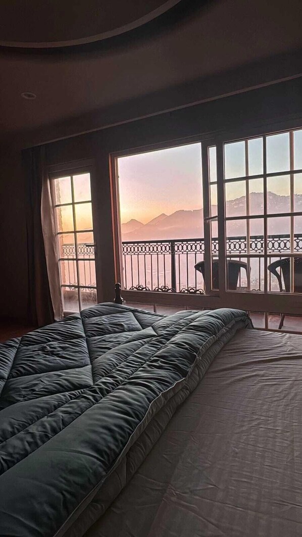 Hochwertige Bettwaren, Betten mit Memory-Foam-Matratzen, Zimmersafe