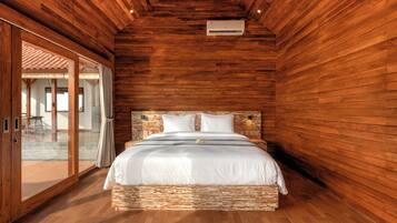 Laptop workspace, free WiFi